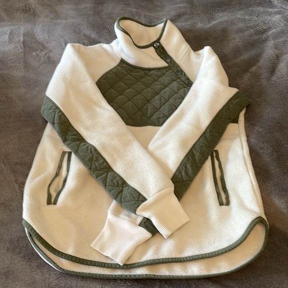 Abercrombie & Fitch Asymmetrical Snap Button Fleece - Picture 4 of 11